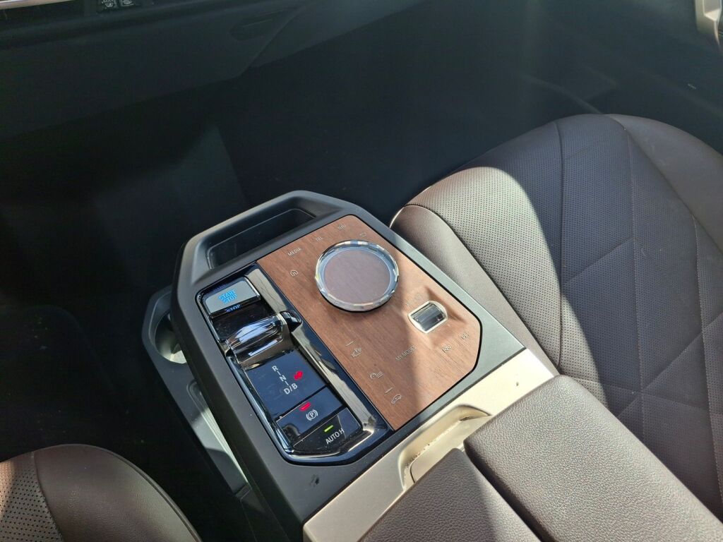 BMW iX 2022 Sininen