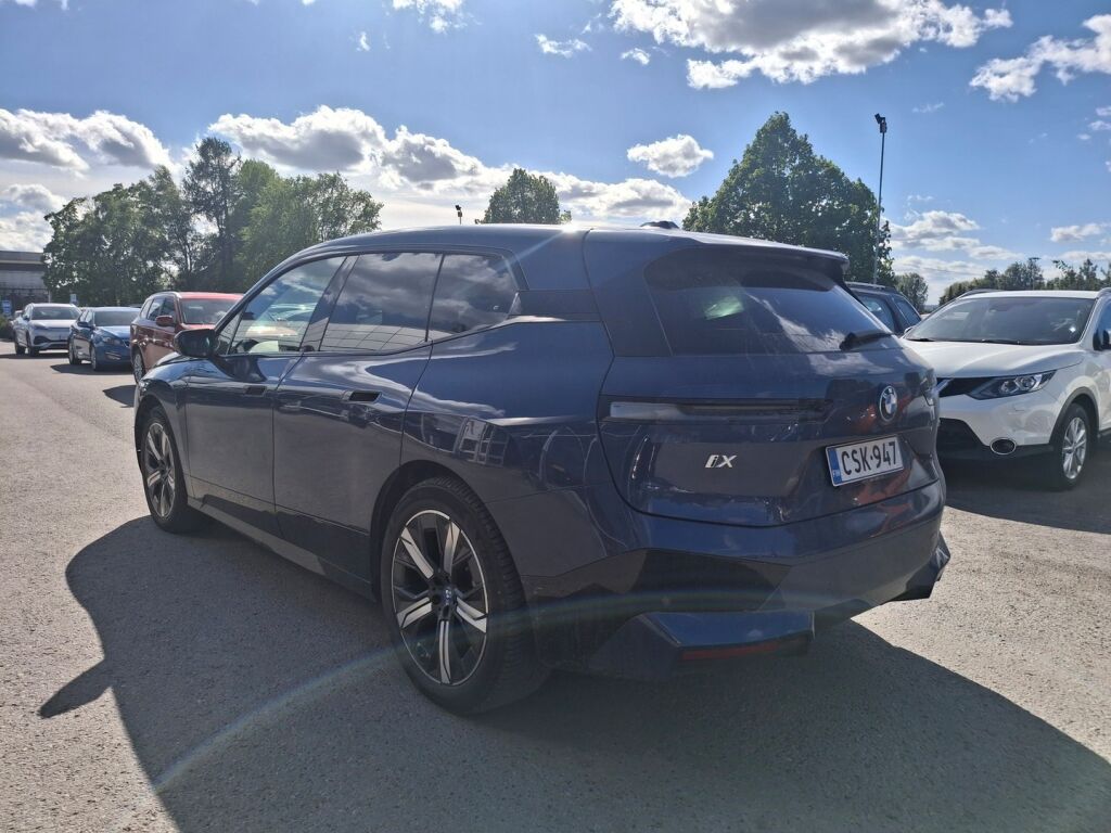 BMW iX 2022 Sininen