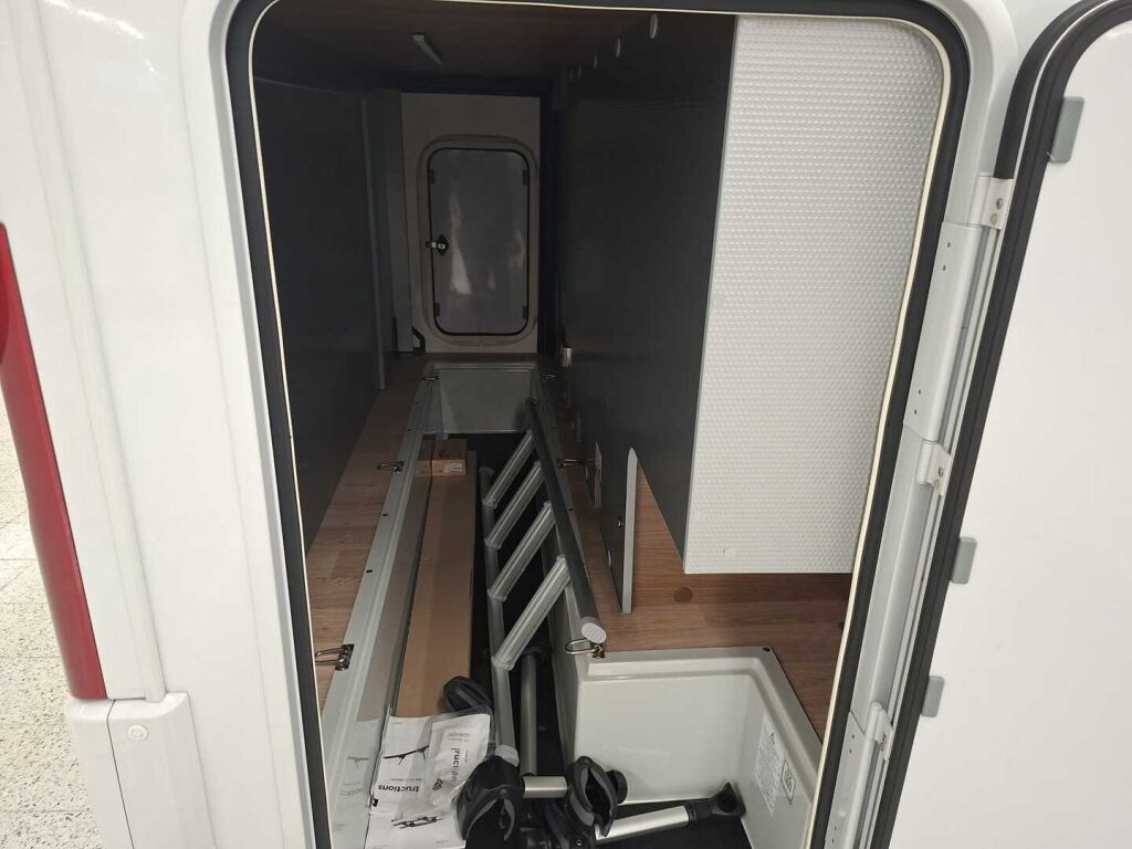 Rapido 854F 2025 Valkoinen