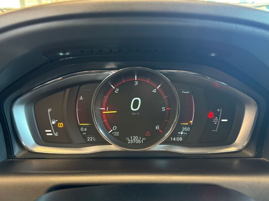 Volvo XC60 2015 Musta