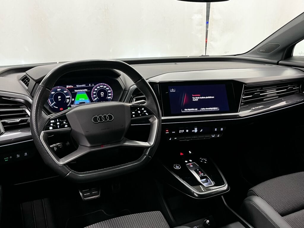 Audi Q4 e-tron 2022 Musta