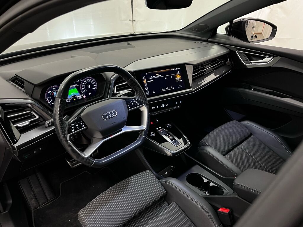 Audi Q4 e-tron 2022 Musta