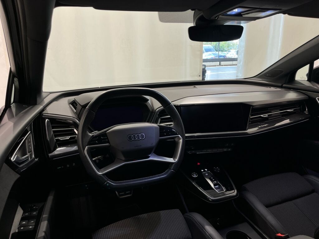 Audi Q4 e-tron 2022 Musta