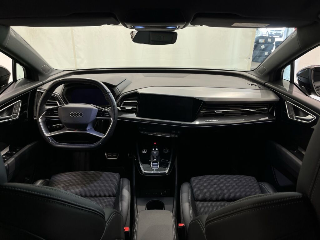 Audi Q4 e-tron 2022 Musta