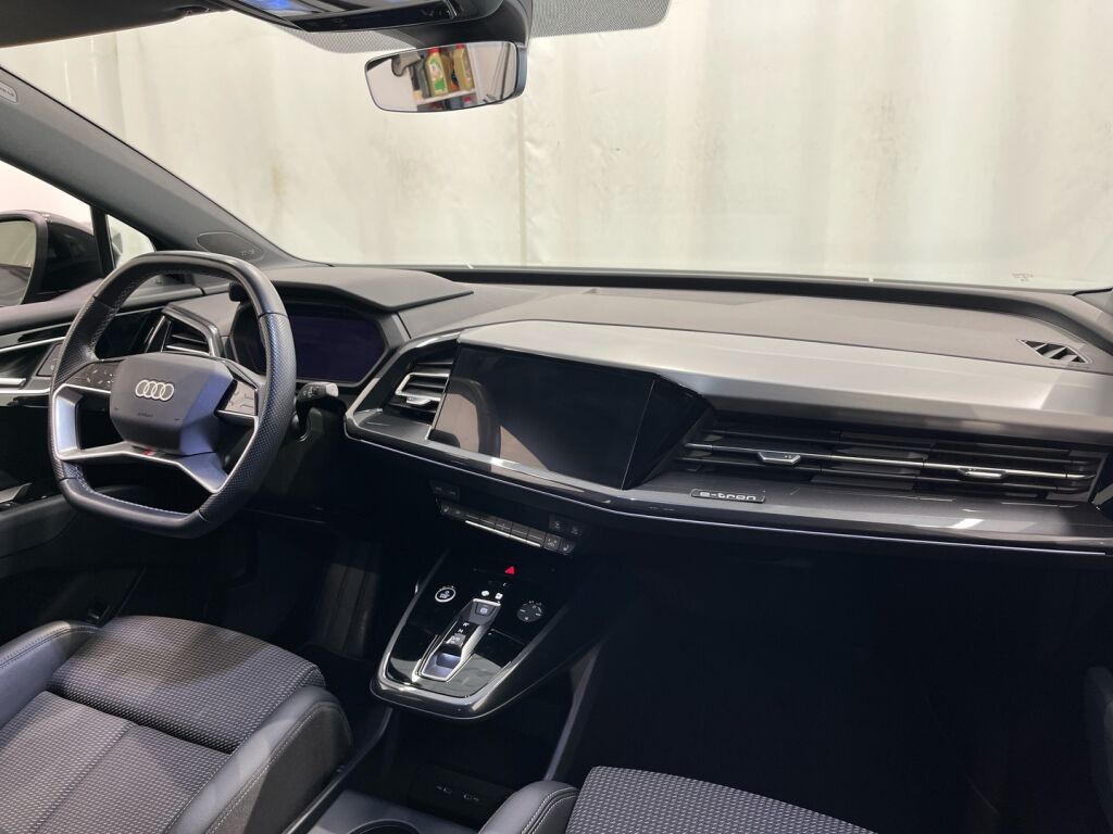 Audi Q4 e-tron 2022 Musta