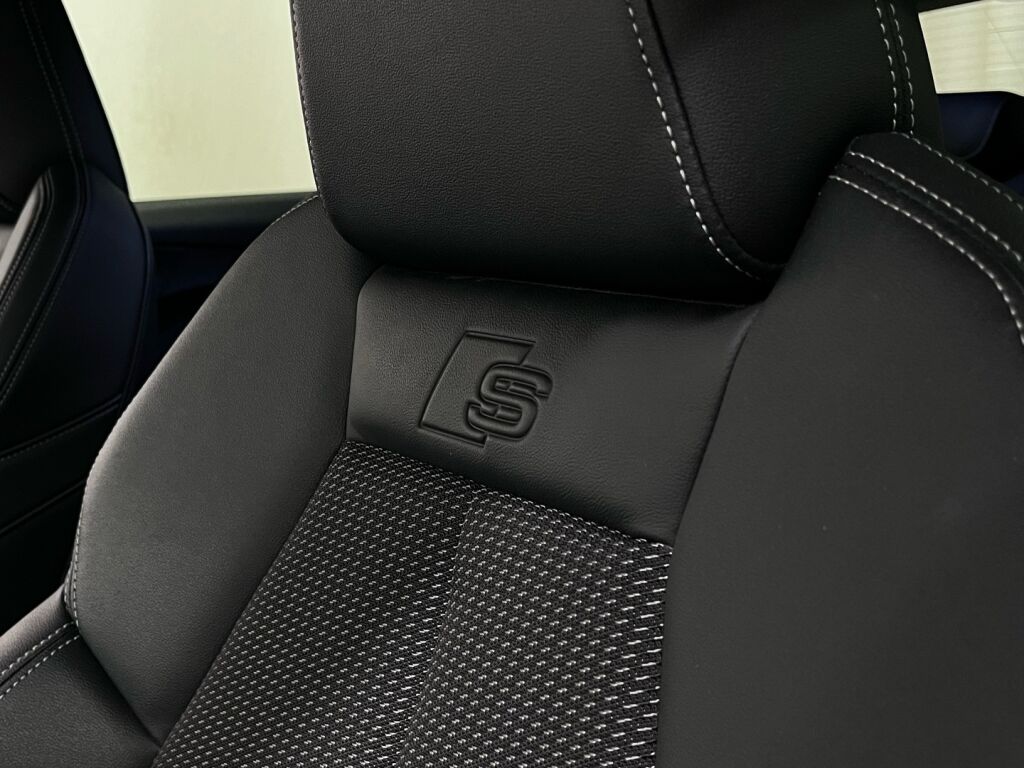 Audi Q4 e-tron 2022 Musta