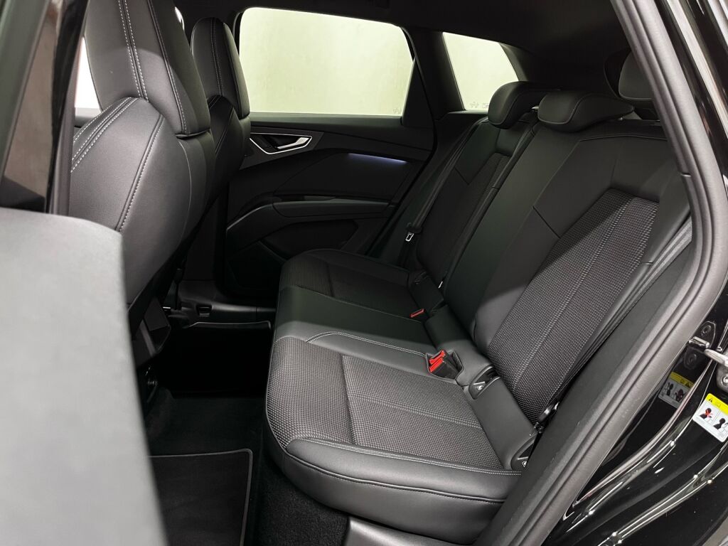 Audi Q4 e-tron 2022 Musta