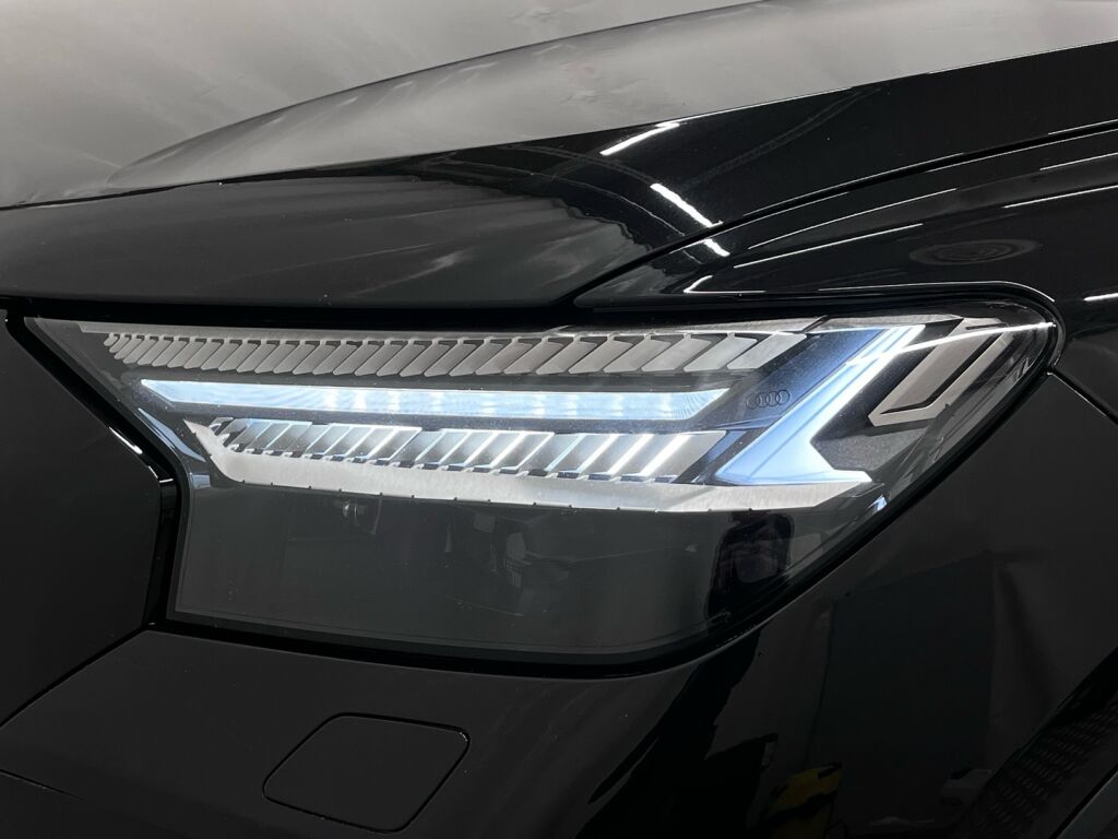 Audi Q4 e-tron 2022 Musta