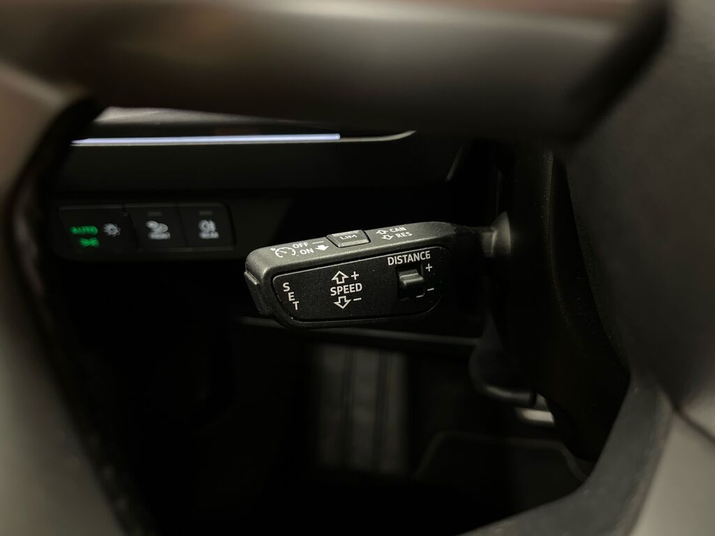 Audi Q4 e-tron 2022 Musta