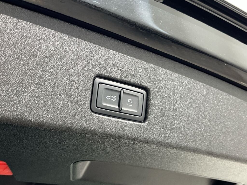 Audi Q4 e-tron 2022 Musta