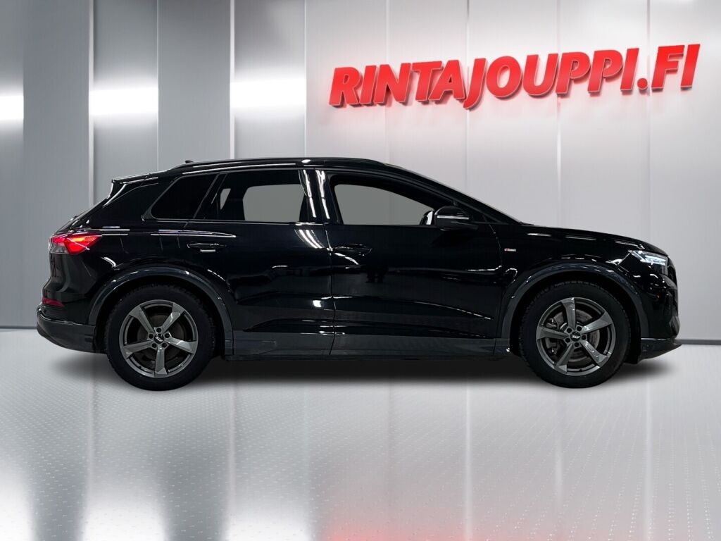 Audi Q4 e-tron 2022 Musta