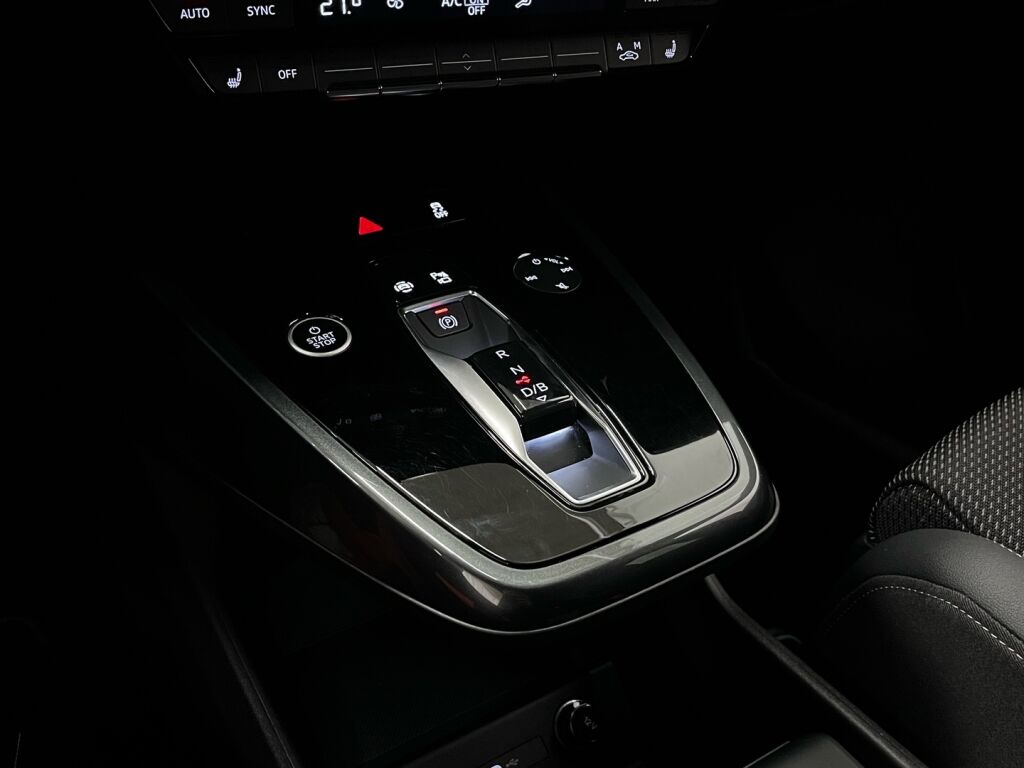 Audi Q4 e-tron 2022 Musta