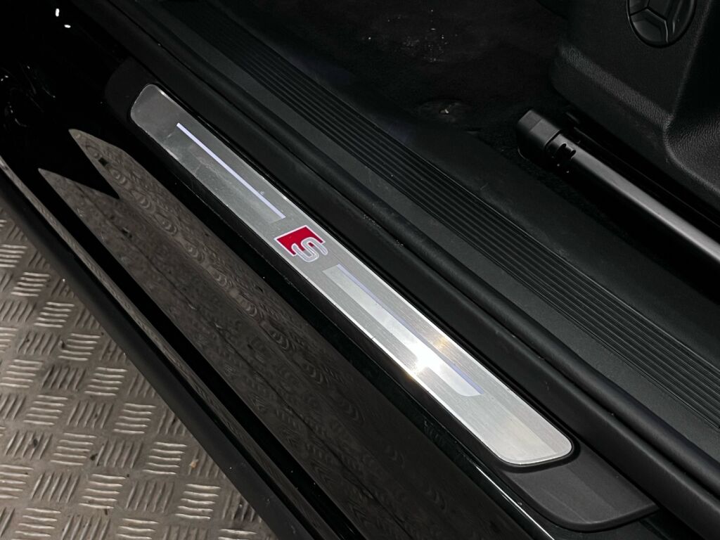 Audi Q4 e-tron 2022 Musta