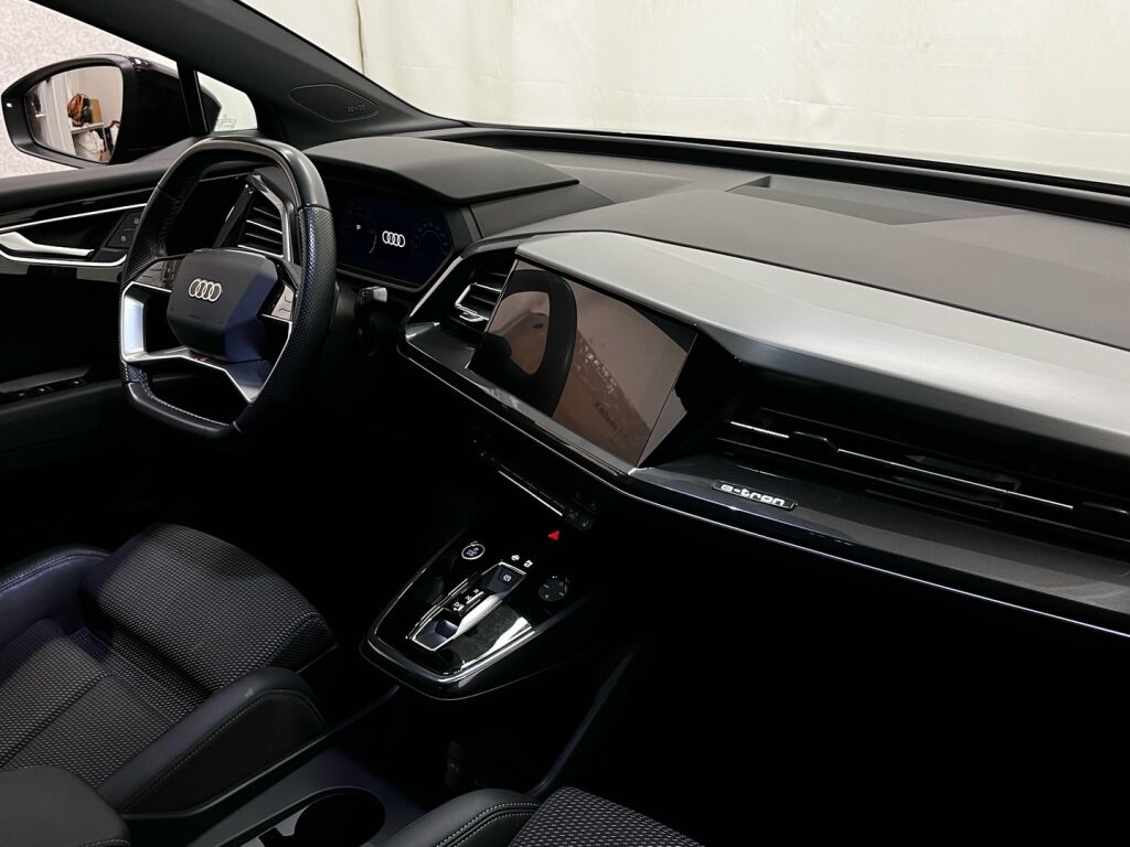 Audi Q4 e-tron 2022 Musta