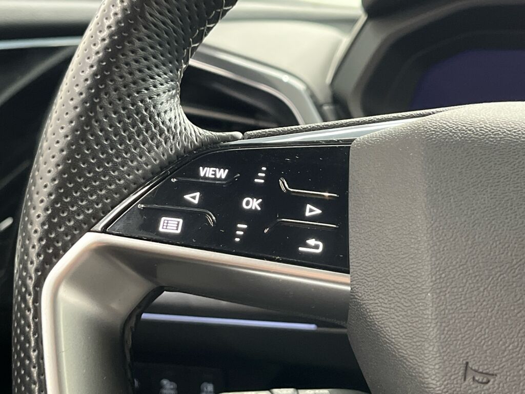 Audi Q4 e-tron 2022 Musta