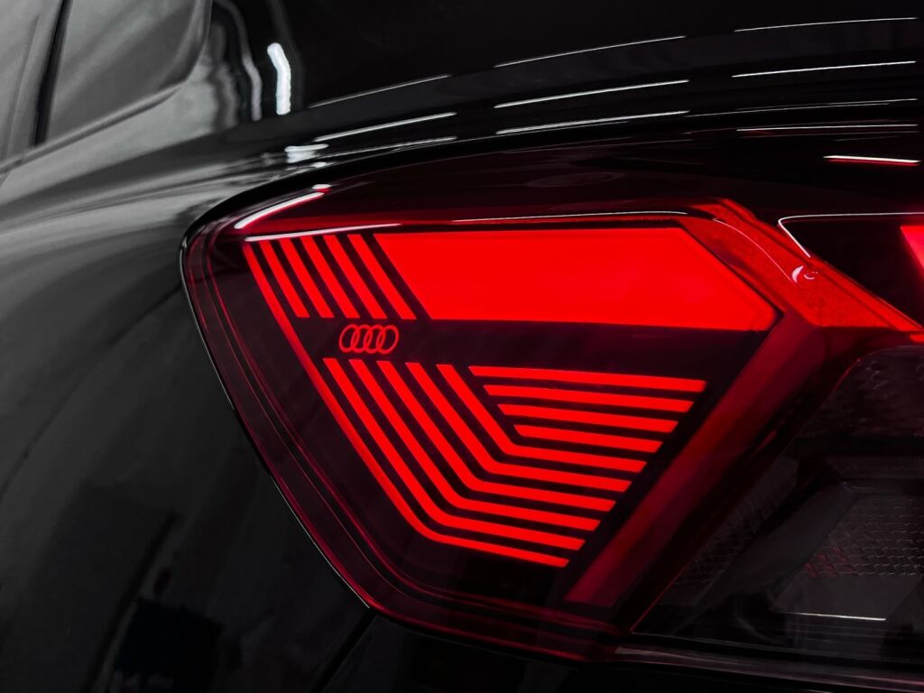 Audi Q4 e-tron 2022 Musta