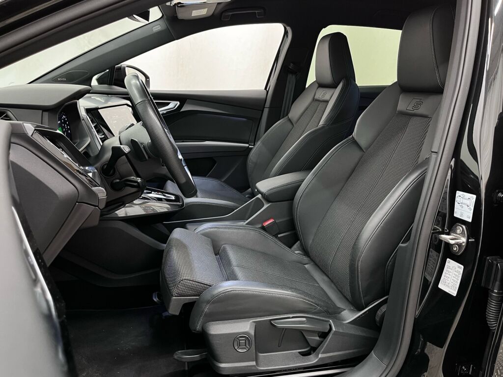 Audi Q4 e-tron 2022 Musta