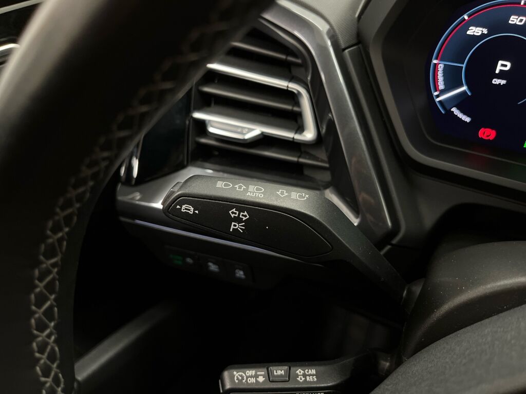 Audi Q4 e-tron 2022 Musta