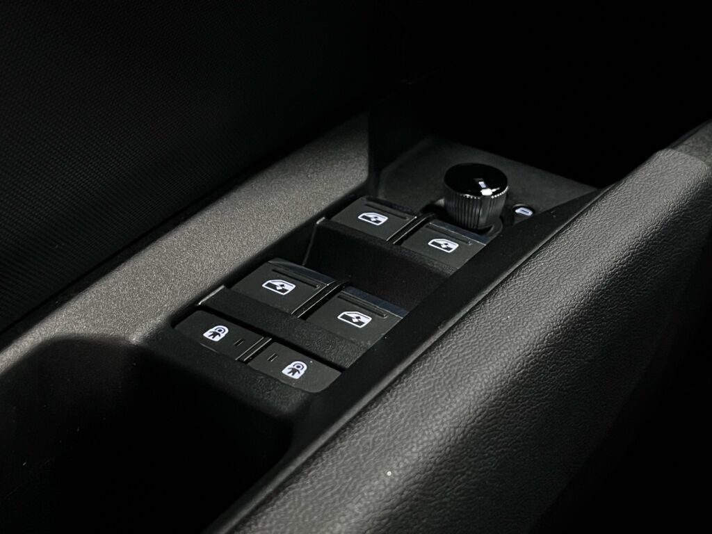 Audi Q4 e-tron 2022 Musta