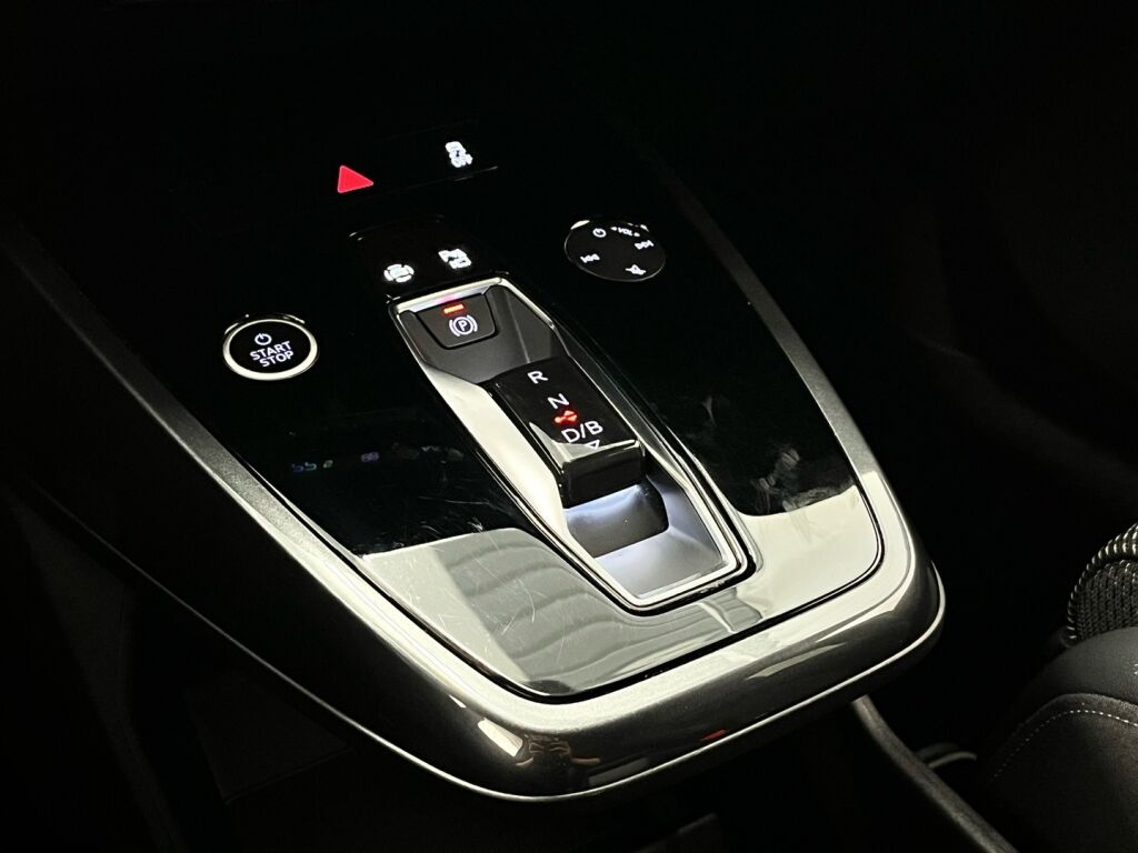 Audi Q4 e-tron 2022 Musta