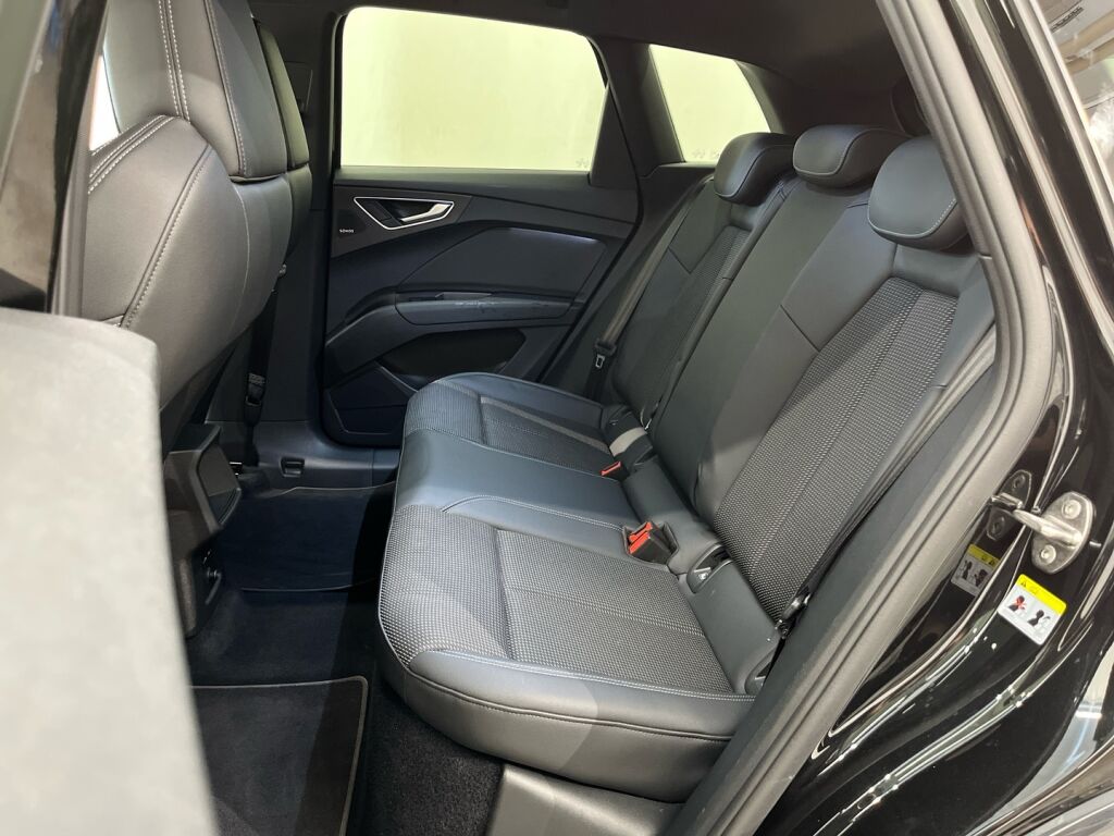 Audi Q4 e-tron 2022 Musta