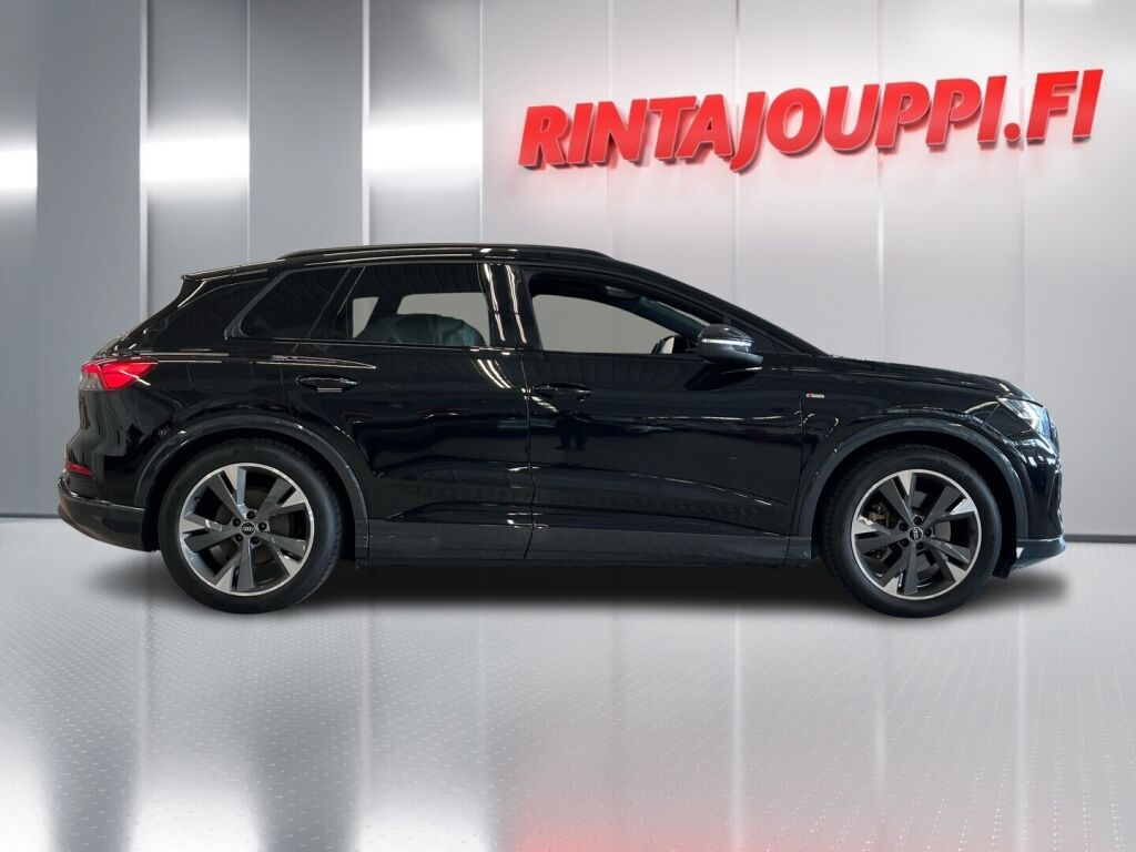 Audi Q4 e-tron 2022 Musta