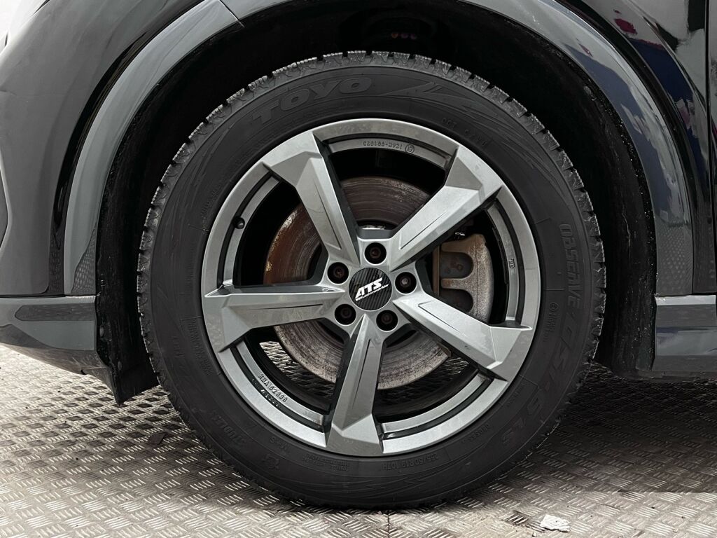 Audi Q4 e-tron 2022 Musta