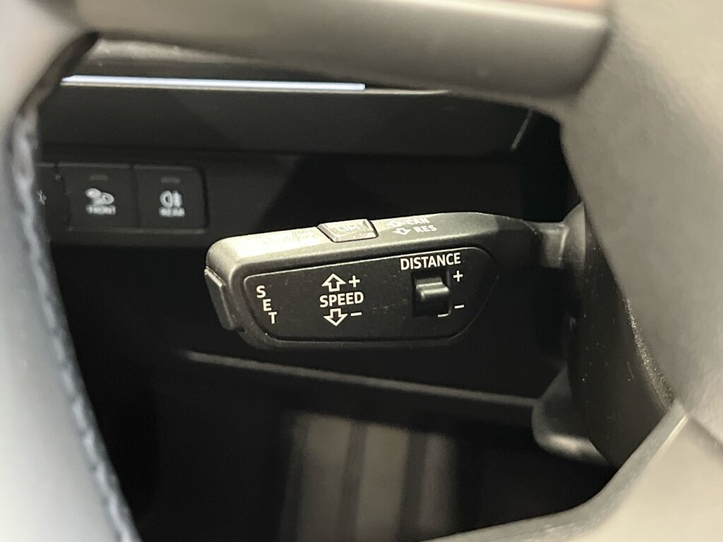 Audi Q4 e-tron 2022 Musta