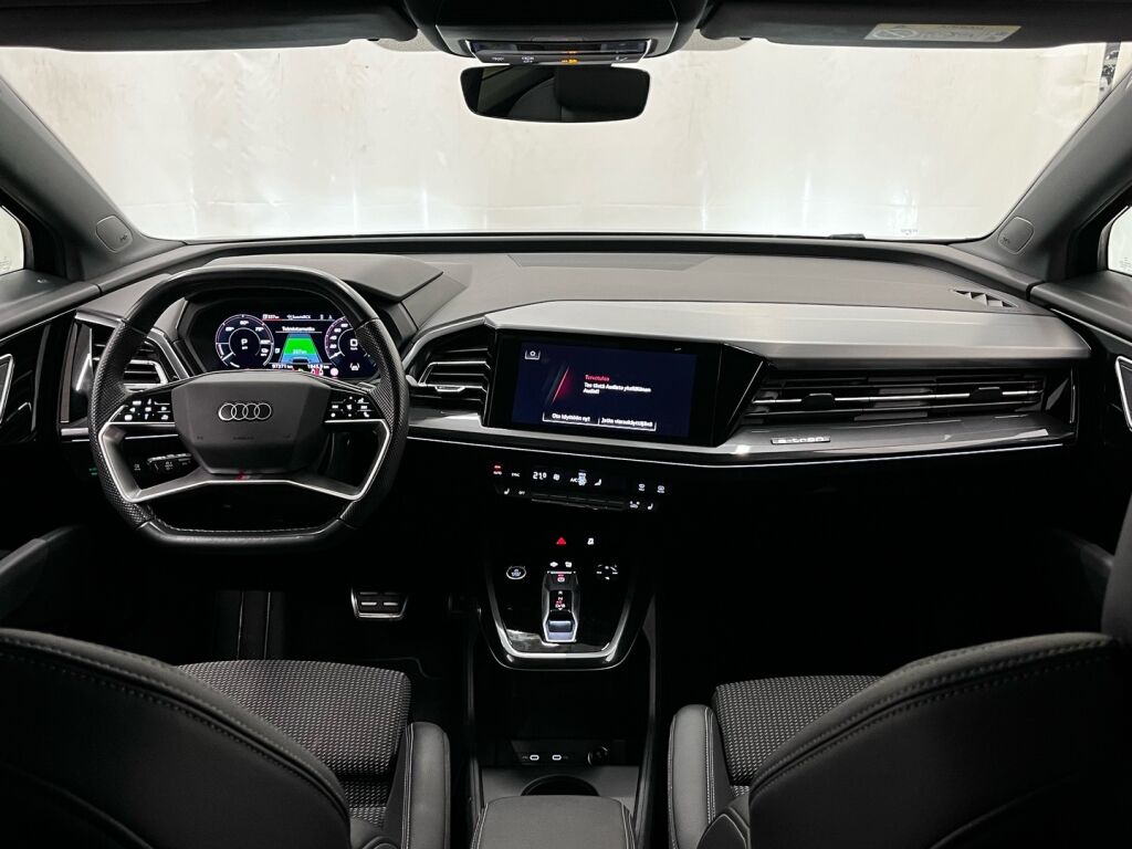 Audi Q4 e-tron 2022 Musta