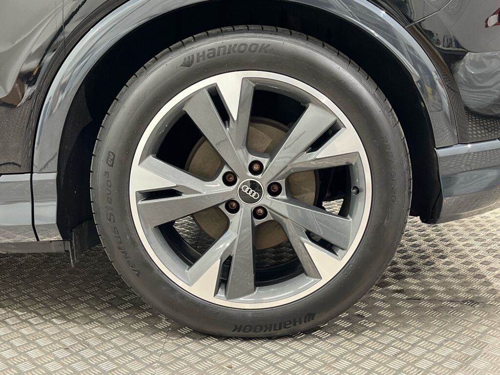 Audi Q4 e-tron 2022 Musta