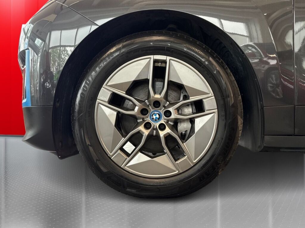 BMW iX 2022 Harmaa