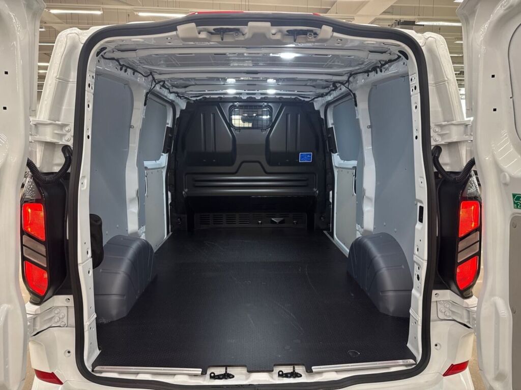 Ford Transit Custom 2026 Valkoinen