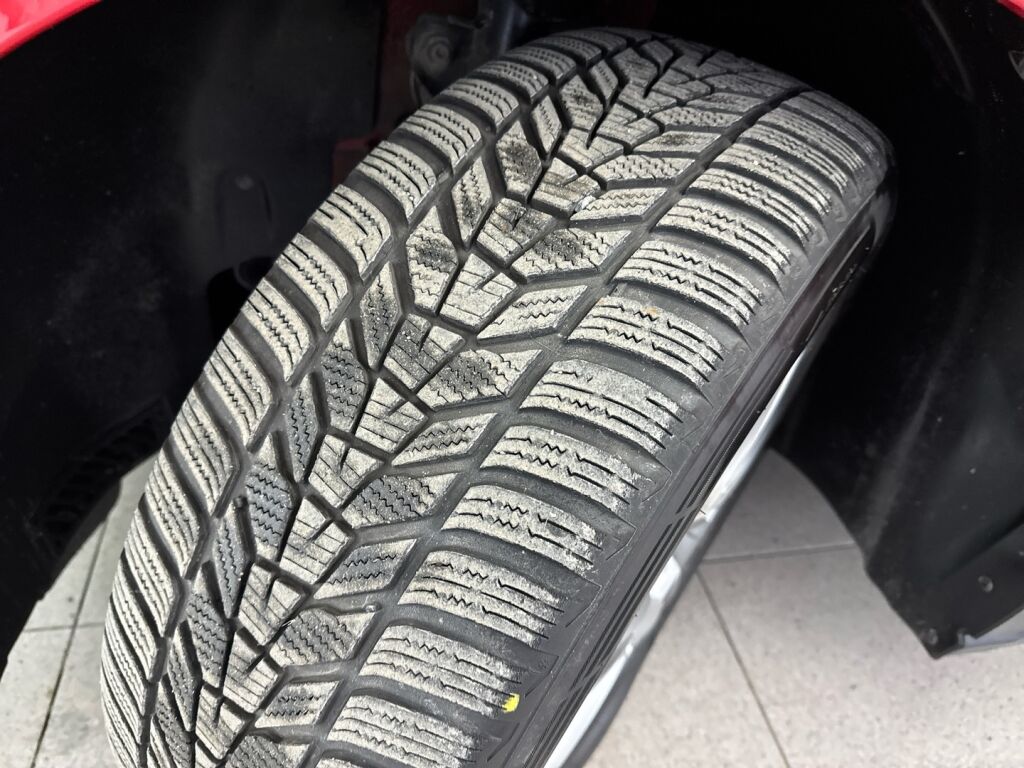 Skoda Enyaq 2021 Punainen