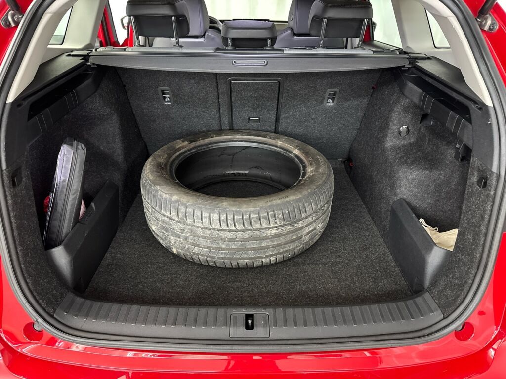 Skoda Enyaq 2021 Punainen