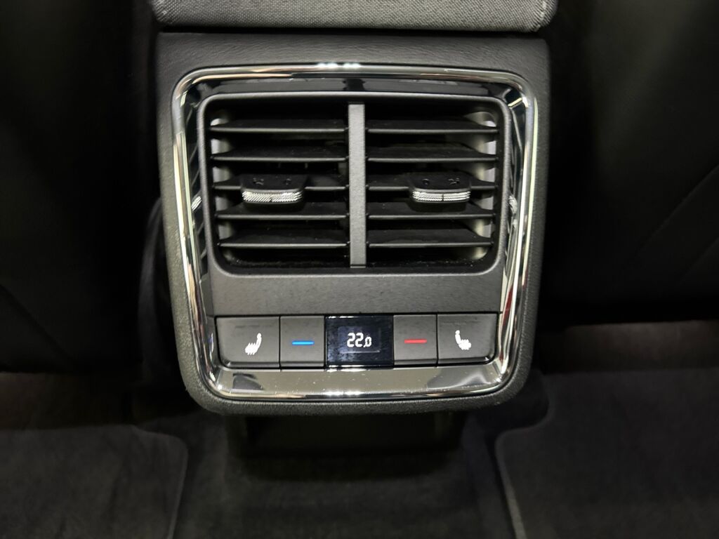 Skoda Enyaq 2021 Punainen