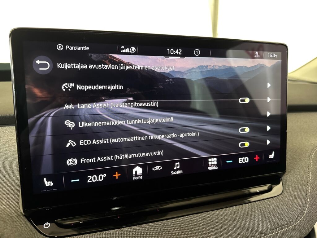 Skoda Enyaq 2021 Punainen