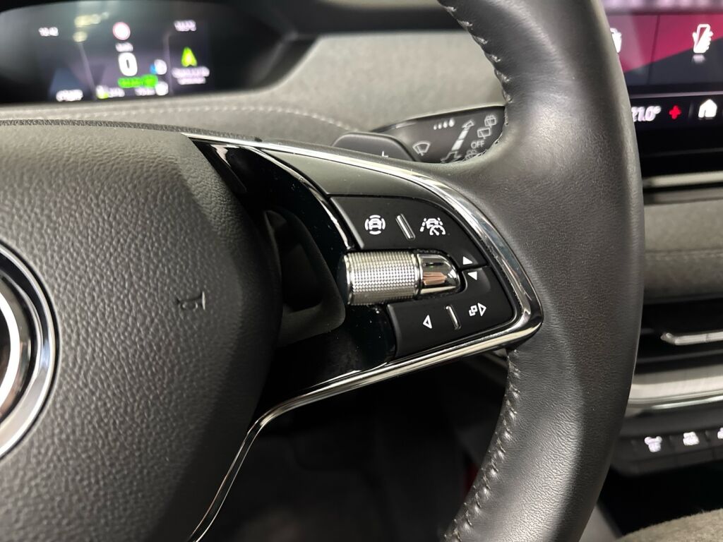 Skoda Enyaq 2021 Punainen