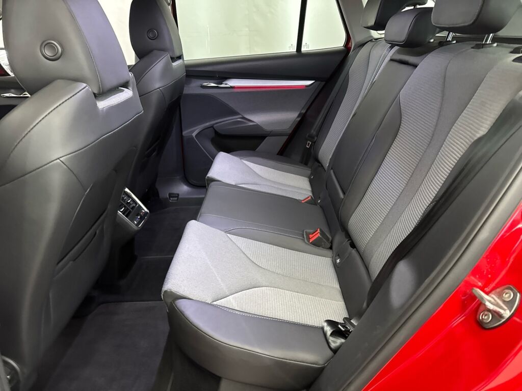 Skoda Enyaq 2021 Punainen