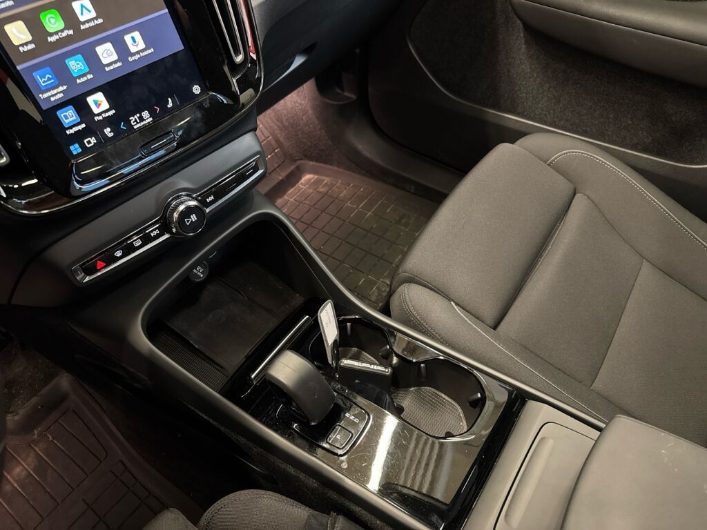 Volvo XC40 2023 met.sininen/musta katto