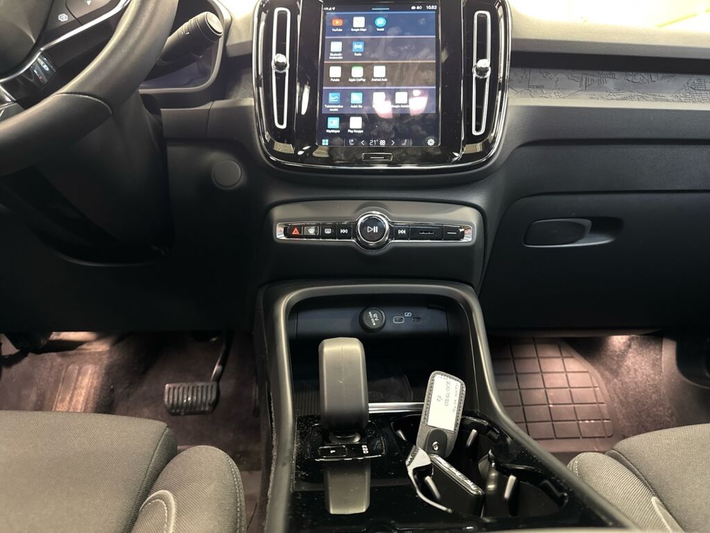 Volvo XC40 2023 met.sininen/musta katto