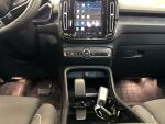 Volvo XC40 2023 met.sininen/musta katto