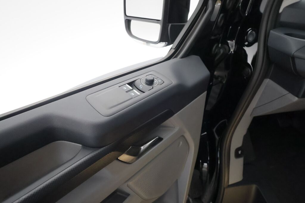 Ford Transit Custom 2025 Musta