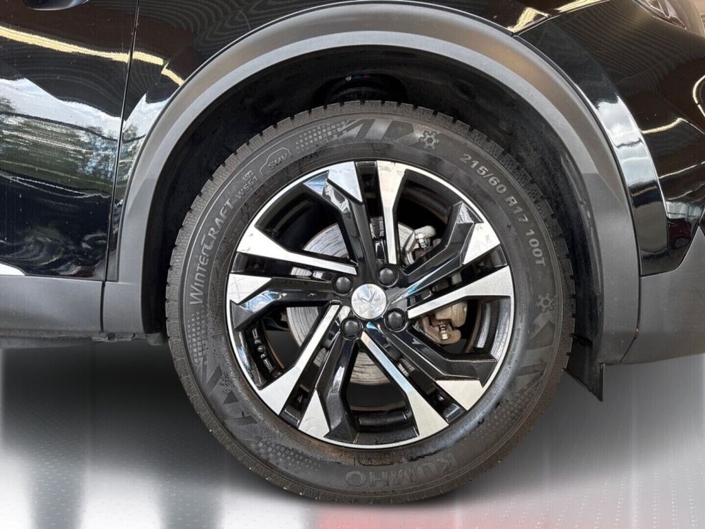 Peugeot e-2008 2022 Musta