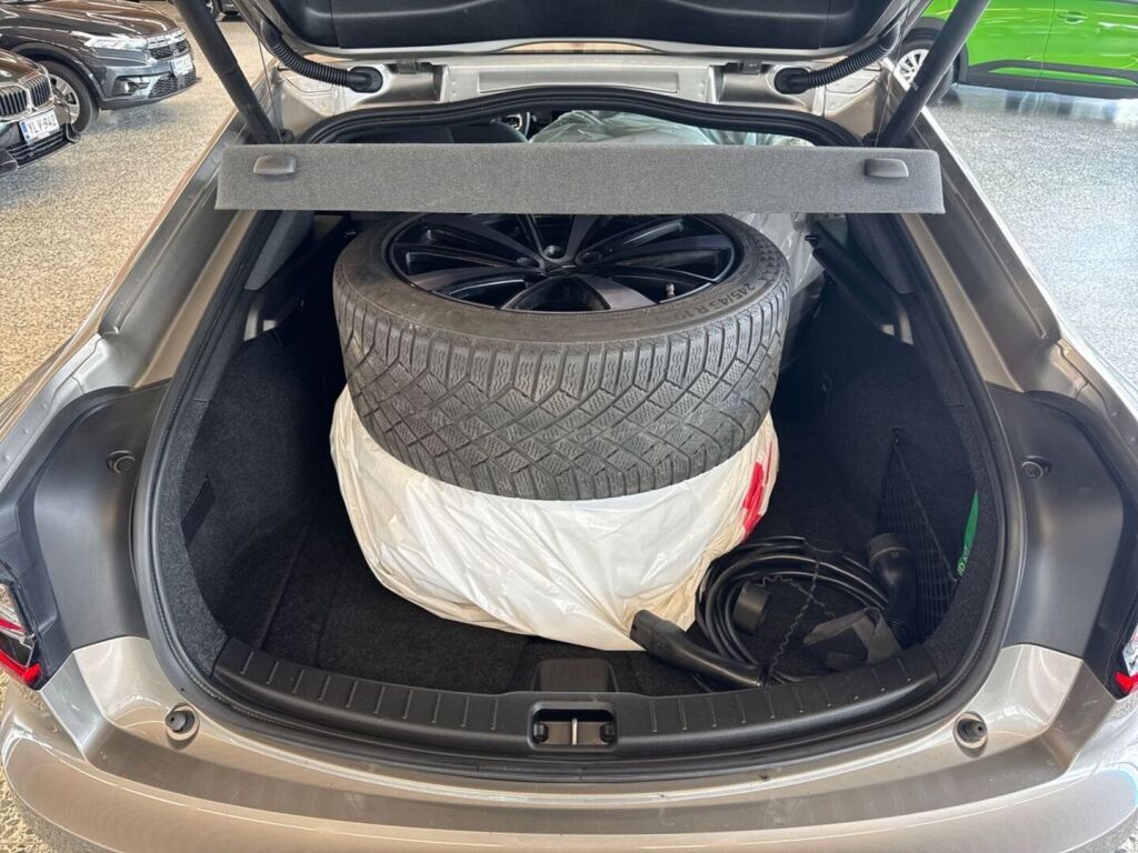 Polestar 2 2022 Harmaa