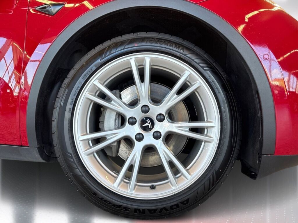 Tesla Model Y 2021 Punainen