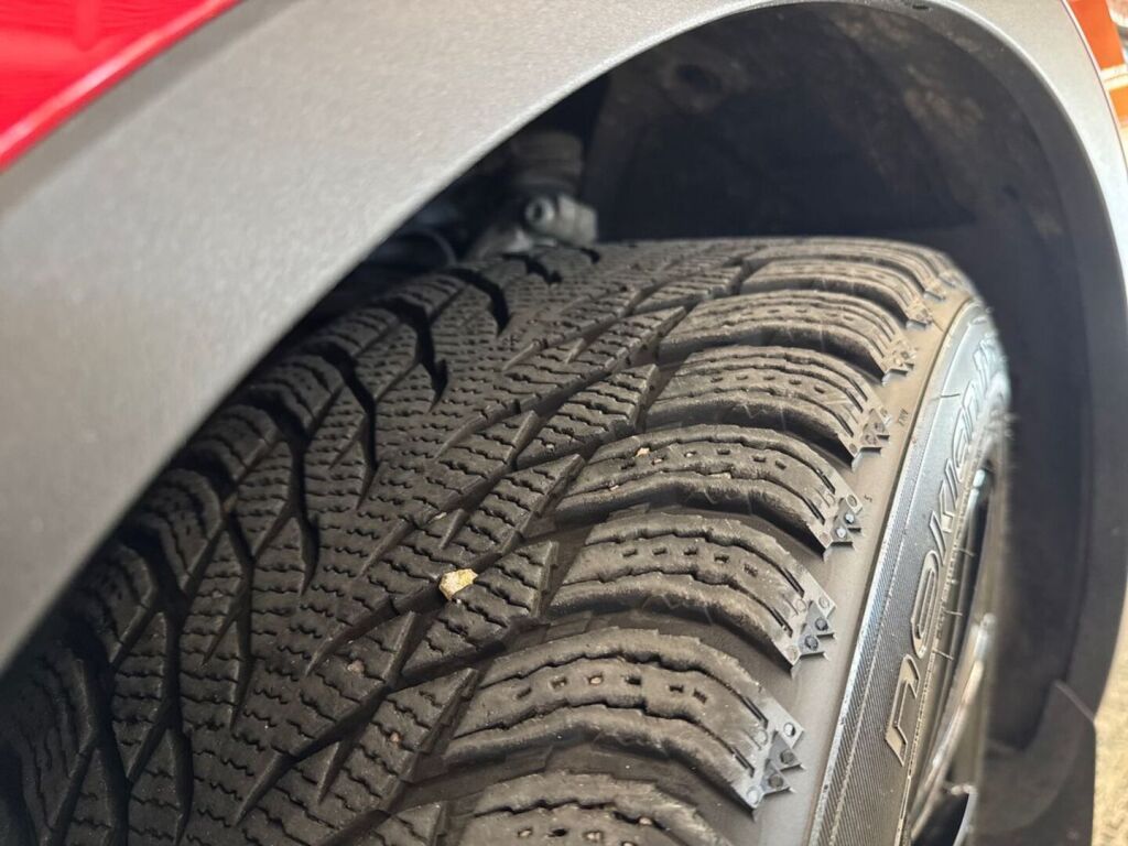 Tesla Model Y 2021 Punainen