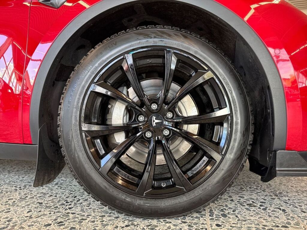 Tesla Model Y 2021 Punainen