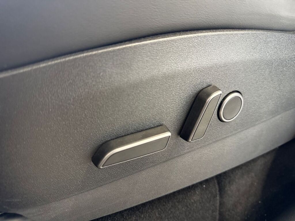 Tesla Model Y 2021 Punainen