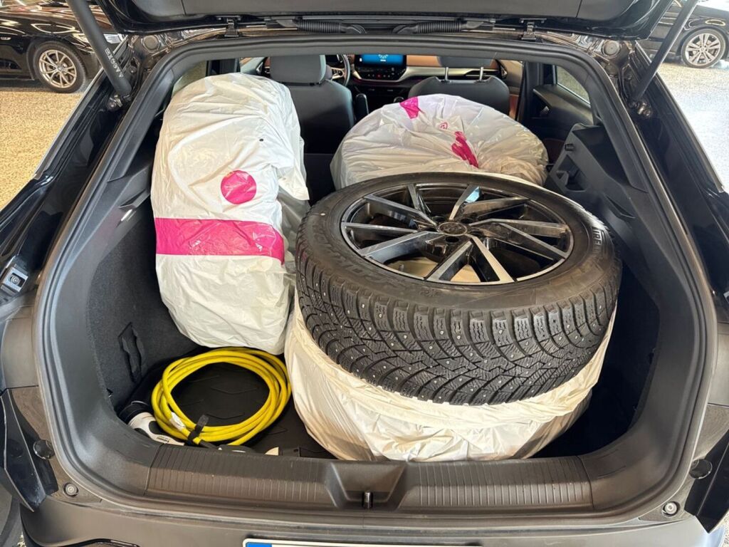 Volkswagen ID.5 2022 Musta