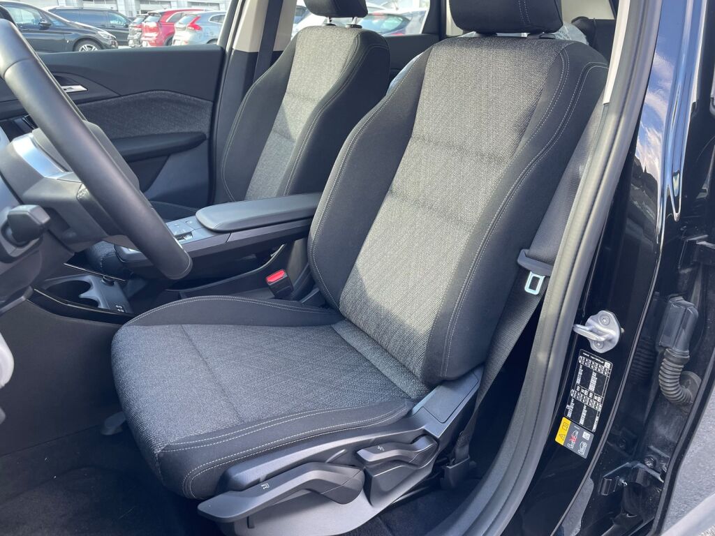 BMW iX1 2024 Musta
